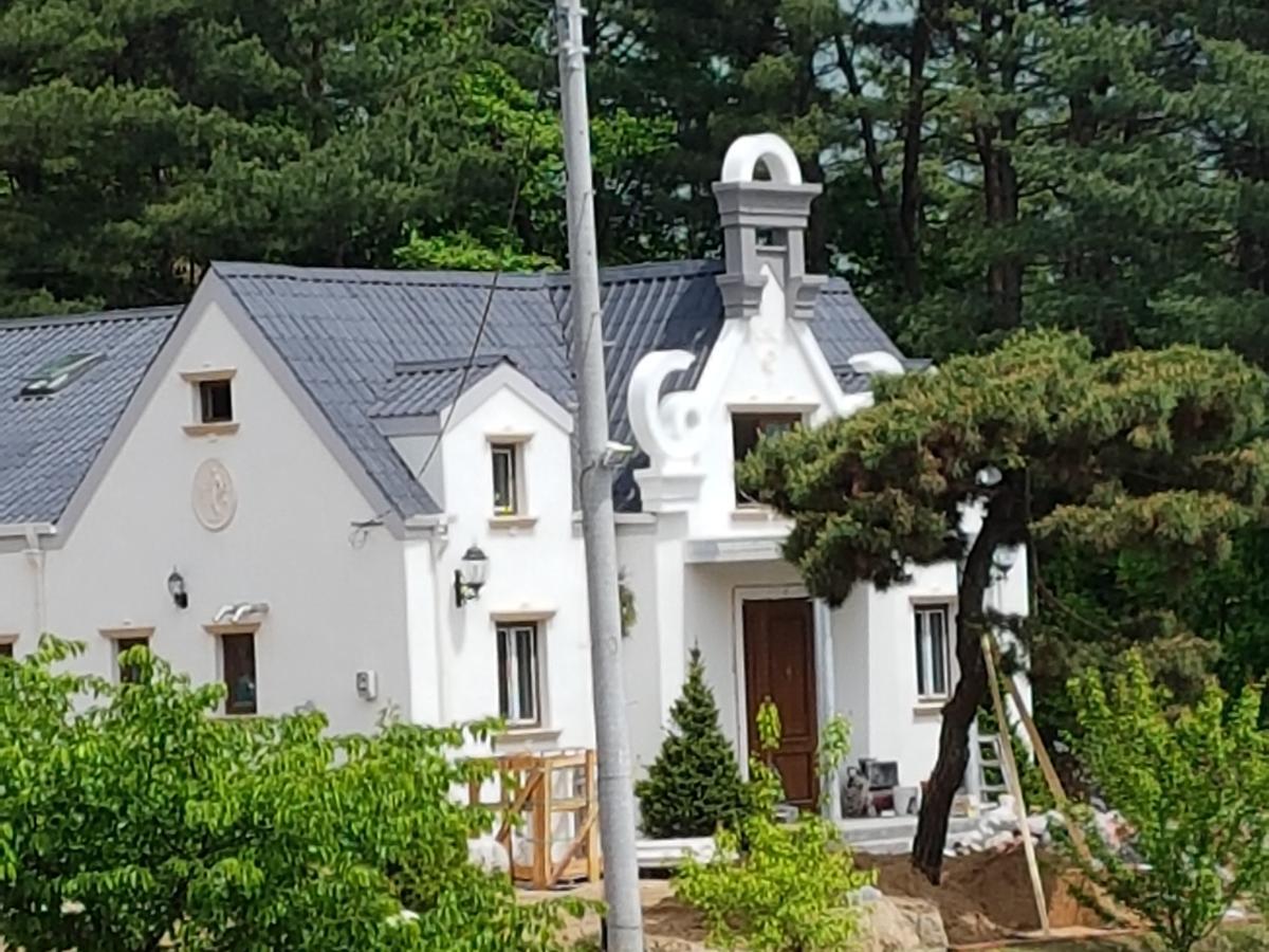 The Castle Stay Chuncheon Exterior photo