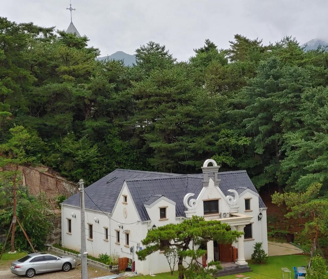 The Castle Stay Chuncheon Exterior photo